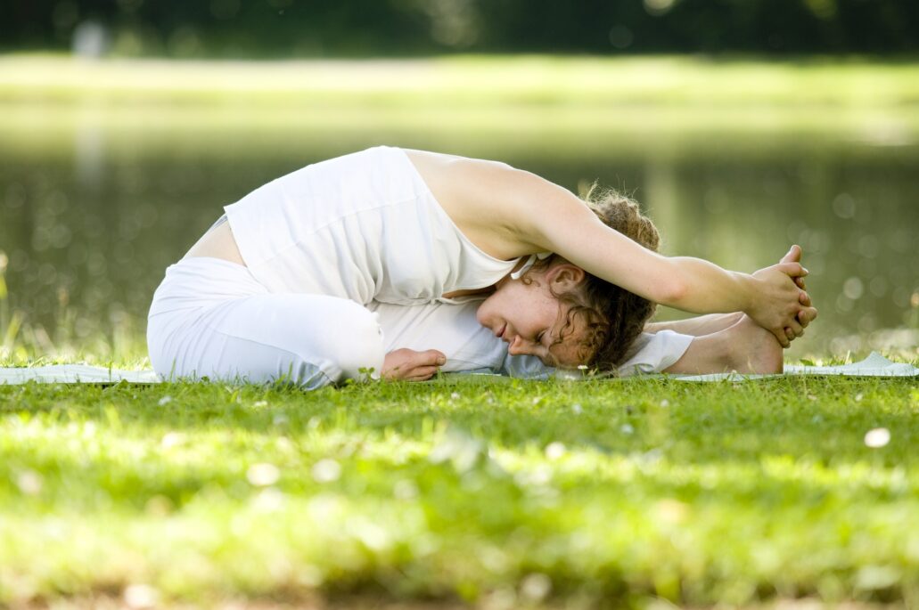 ardha paschimottanasana, importante asana lors d'une retraite de yoga